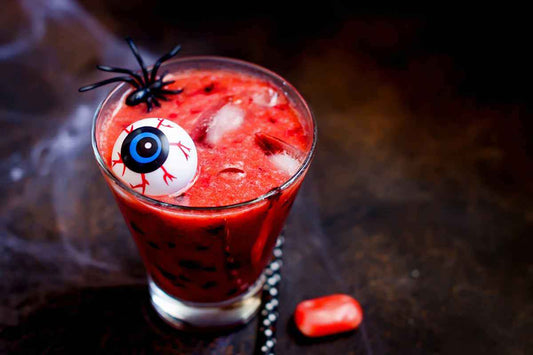 Cocktail Halloween 2025: Le Tendenze Spettrali tra Mixology Gotica e Drink Narrativi